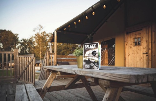 Nieuw Heeten House | Enjoy a unique glamping experience in the Safaricottage XL for 6 people at Vakantiepark de Sallandshoeve, in the heart of nature at the Sallandse Heuvelrug.