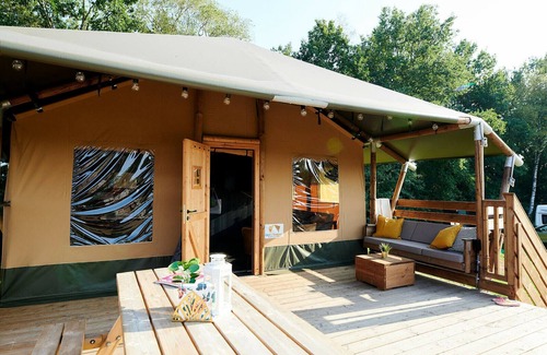Nieuw Heeten House | Enjoy a unique glamping experience in the Safaricottage XL for 6 people at Vakantiepark de Sallandshoeve, in the heart of nature at the Sallandse Heuvelrug.