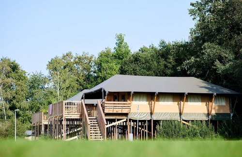 Nieuw Heeten House | Enjoy a unique glamping experience in the Safaricottage XL for 6 people at Vakantiepark de Sallandshoeve, in the heart of nature at the Sallandse Heuvelrug.