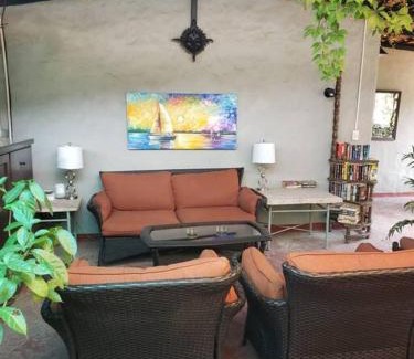 Ajijic Apartment | Enjoy AC in the Queen's Suite at Inn Ajijic