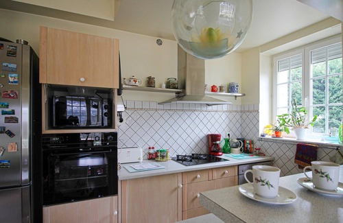 Montrejeau House | Enjoy an incomparable panorama in this modern vacation home near a lake.