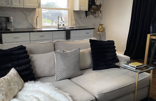 Lincoln Acres House | Enjoy gorgeous views while in Opulence & Comfort in this 2 bedroom home