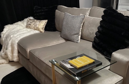 Lincoln Acres House | Enjoy gorgeous views while in Opulence & Comfort in this 2 bedroom home