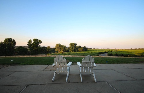 Raisin House | Enjoy the beautiful Kings River and spectacular Sierra views at Riverbend Ranch