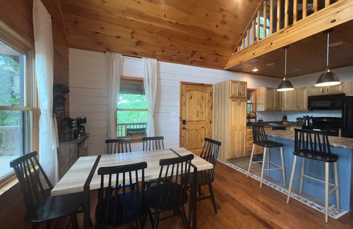 Franklin Cabin | Enjoy the mountain view @ Panoramic Point a modern cabin w/Hot Tub+Wifi+Gameroom