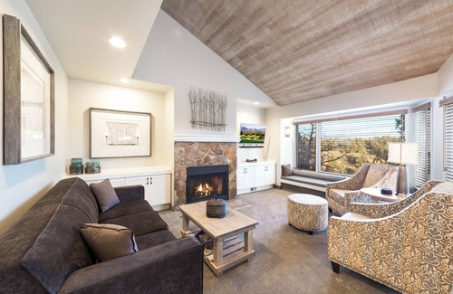 Redmond Cabin | Enjoy the Perks! With Outdoor Pool, Free Parking, Recreational Activities!