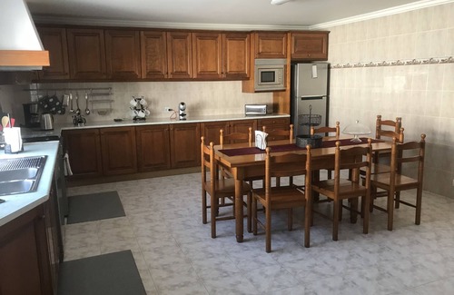 Relva House | Enjoy this spacious and comfortable house within minutes to the airport.