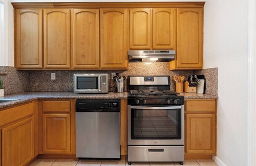 Richmond District Apartment | Enjoy ultra convenient City living from this comfortably stocked and furnished contemporary flat