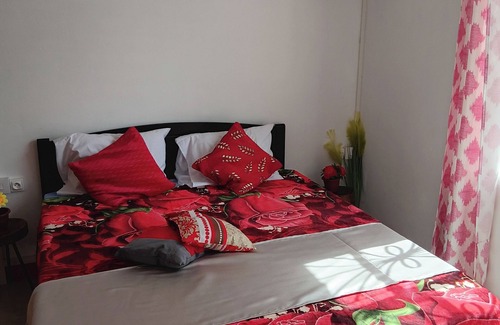 Surinam Bed & Breakfast | Enjoyable 3 bed and swimming pool at Residence des cascades in Surinam