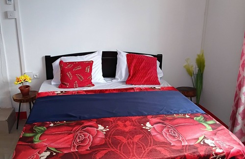 Surinam Bed & Breakfast | Enjoyable 3 bed and swimming pool at Residence des cascades in Surinam