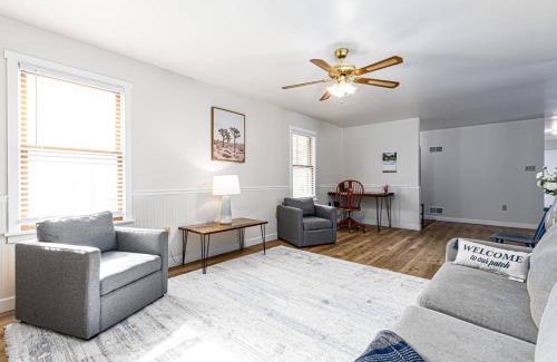 Refton House | Enola Trail Getaway - bikes, rural, BBQ ,King bed, patio