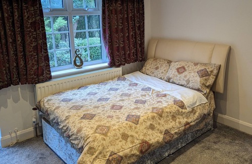 Chapeltown House | Ensuite Bedroom With Separate Entrance and Parking