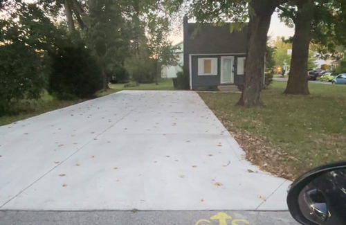 Hilliard House | Entire 1BR House w/spacious driveway