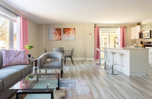 Fairfield Apartment | ENTIRE 2 BEDROOM APARTMENT DOWNTOWN