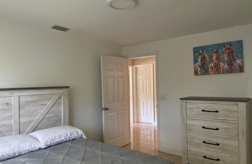 West Palm Beach House | Entire 4 bedroom farm house on 2 acres Sleeps 8