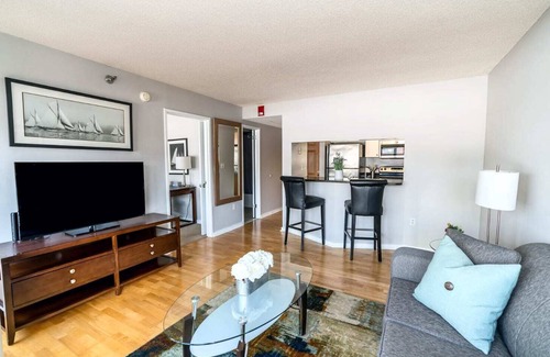 Downtown Apartment | Entire Apt Downtown with Gym