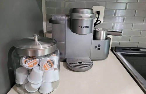 Montgomery Village House | Entire cheerful 4 br townhouse by the lake