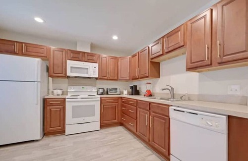 Clodine Condo | Entire Condo Terrace @ Bellaire & Kim Son next to park with pool, & tennis court