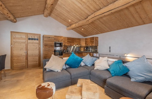 Arc-1600 Ski Chalet | Entire chalet renovated on the slopes 5 min walk Arc 1600 8ch 6sdb 24pers