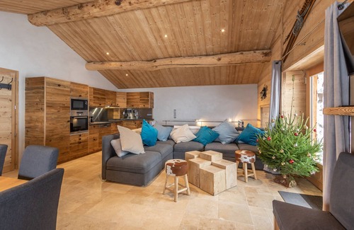 Arc-1600 Ski Chalet | Entire chalet renovated on the slopes 5 min walk Arc 1600 8ch 6sdb 24pers