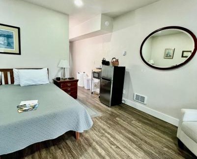 Eastsound Apartment | Entire Guest Suite on Orcas Island Golf Course
