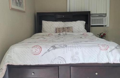 Southgate House | Entire Guesthouse 5 mins to Siesta Key & downtown