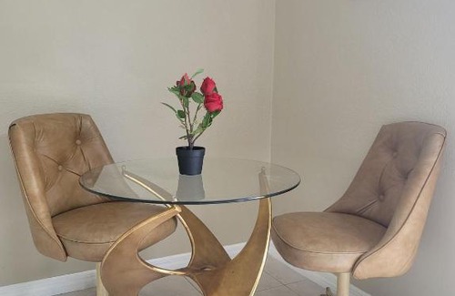 Southgate House | Entire Guesthouse 5 mins to Siesta Key & downtown