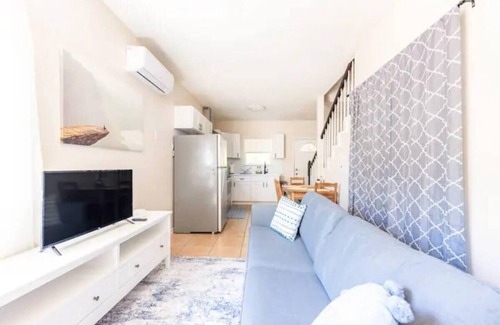 South Manchaca House | Entire Guesthouse in Southeast Austin