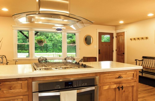 Wheaton House | Entire Home 1Br 1.5 Bath Ranch, King Bed, Dedicated Workspace