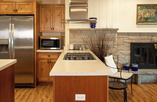 Wheaton House | Entire Home 1Br 1.5 Bath Ranch, King Bed, Dedicated Workspace