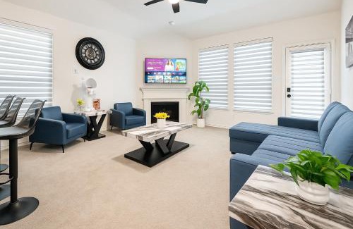 McKinney Villa | Entire Home 3BR Hidden Gem Getaway with Level 2 EV Charger, Central Location