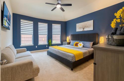 McKinney Villa | Entire Home 3BR Hidden Gem Getaway with Level 2 EV Charger, Central Location