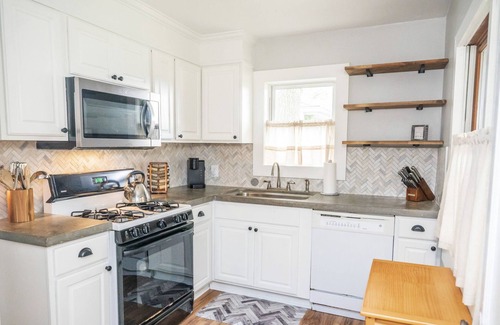 Valparaiso House | Entire Home In Downtown Valparaiso!