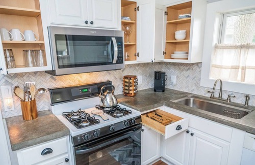Valparaiso House | Entire Home In Downtown Valparaiso!
