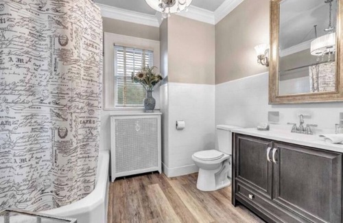 Green Bay Bed & Breakfast | [Entire House] Historical (1896) Georgian Revival Manor in Green Bay