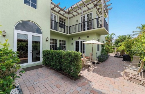 Flamingo Parks House | Entire house in historic Flamingo Park, West Palm Beach. Dog friendly. Quiet.