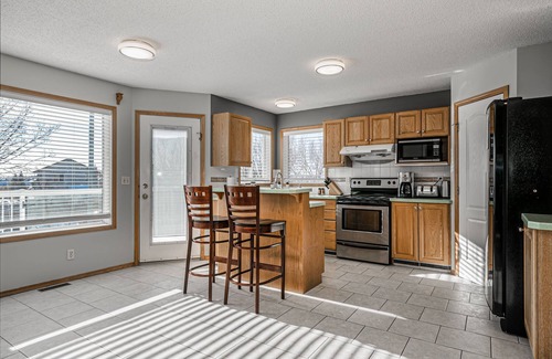 Country Hills House | Entire large house! 8 bedrooms & 4Baths! Close to airport!