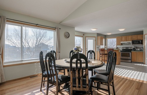 Country Hills House | Entire large house! 8 bedrooms & 4Baths! Close to airport!