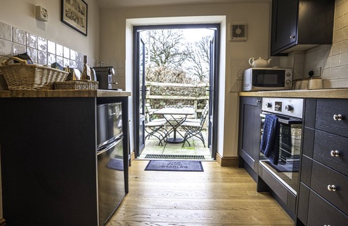 Hanmer Cottage | Entire stable block in Warwickshire countryside