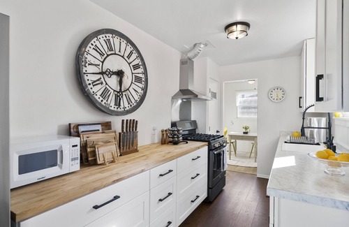 St. Helena House | Entire Wine Country Compound with Separate Office — all to yourself!