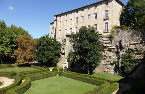 Entrecasteaux Apartment | Entrecasteaux center apartment rental .Var