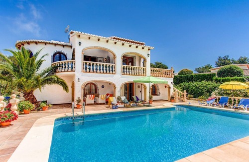 Mar Azul Villa | Enzo is a large imposing 5-bedroom villa. With a large private pool (12m x 6m)