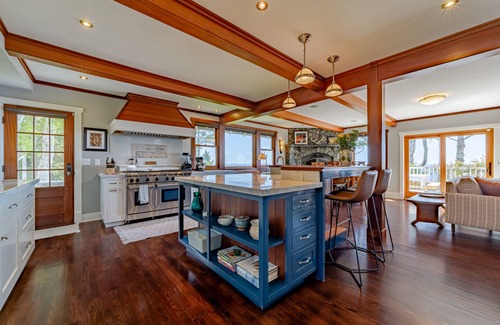 Trinidad House | Epic view on ocean bluff, pickleball, park-like yard, fast WiFi, Craftsman home