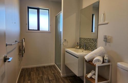 Lower Shotover House | Equestrian View - Gorgeous Cozy Bungalow Shotover