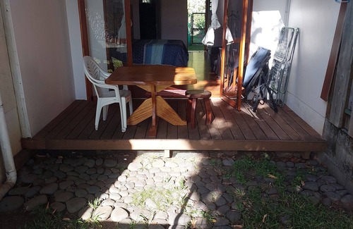 Punaauia House | Equipped studio with pet-friendly garden area close to foodtruck for dinner.