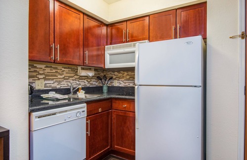 East Texas Condo | Equipped Suite | Free Breakfast + 24-hour Business Center