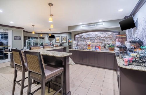East Texas Condo | Equipped Suite | Free Breakfast + 24-hour Business Center