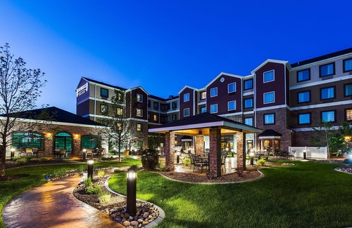 Bismarck Condo | Equipped Suite with Conference Space | Free Daily Breakfast + Indoor Pool