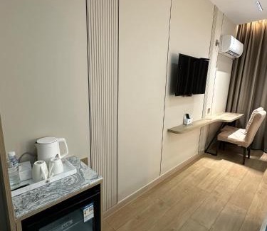Dalanzadgad Hotel | Erkhes hotel