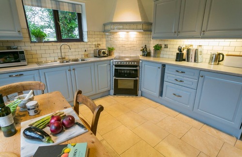 Holyhead Apartment | Erw Fach - a sea view that sleeps 9 guests in 4 bedrooms